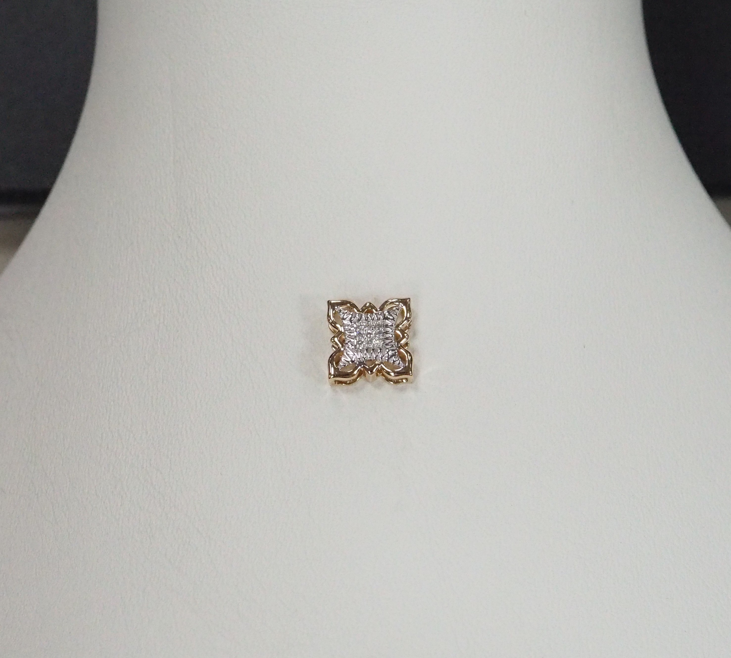 Подвеска из золота с бриллиантами